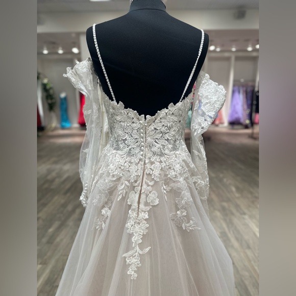 Maggie Sottero Stevie with Bishop Sleeves Cold Shoulder - Picture 4 of 4